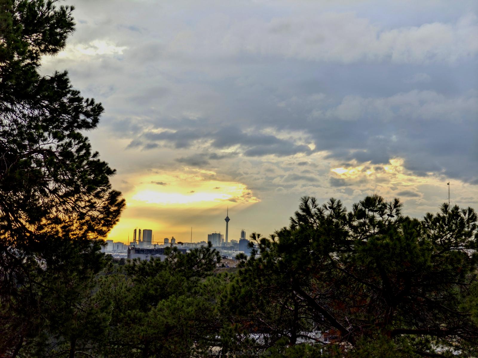 20250321T173830--Tehran viewed from Shiyan forest park__sky